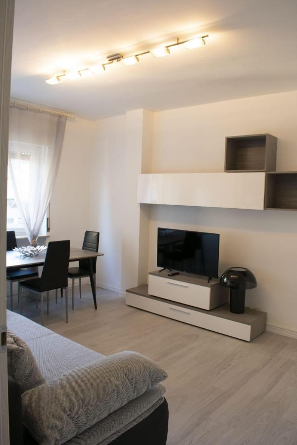 J&M House -Fronte Ospedale- Incluso Netflix E Disney Plus Udine Bagian luar foto