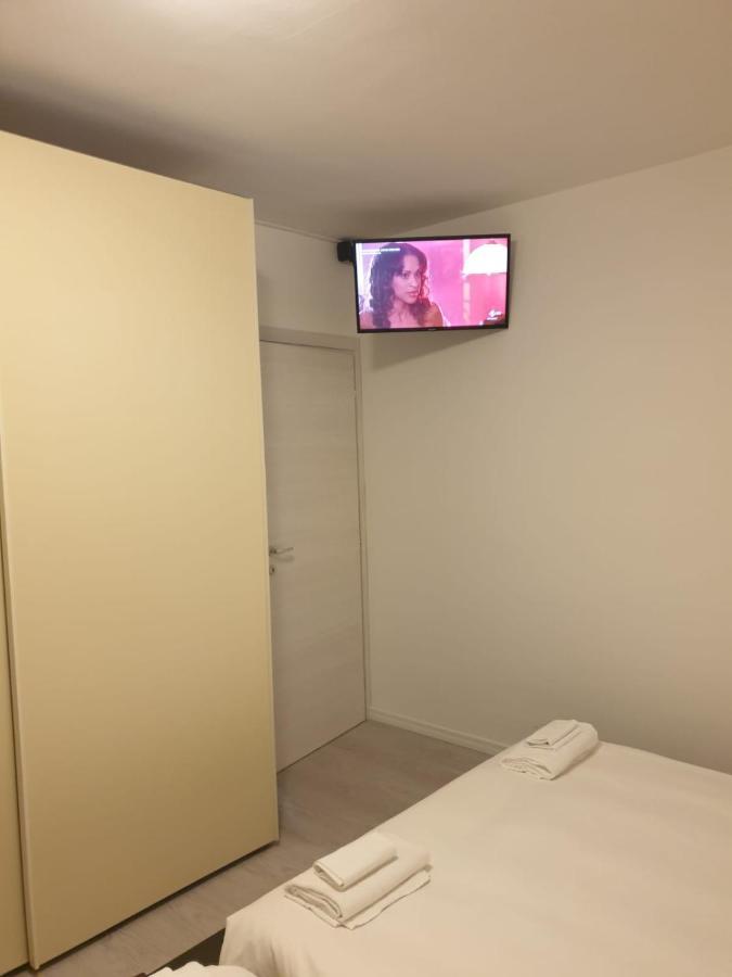 J&M House -Fronte Ospedale- Incluso Netflix E Disney Plus Udine Bagian luar foto
